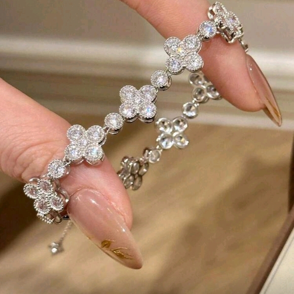 Jewelry - #65 Stainless Steel Fashionable Four-Leaf Flower Bracelet With Zirconia, Silver